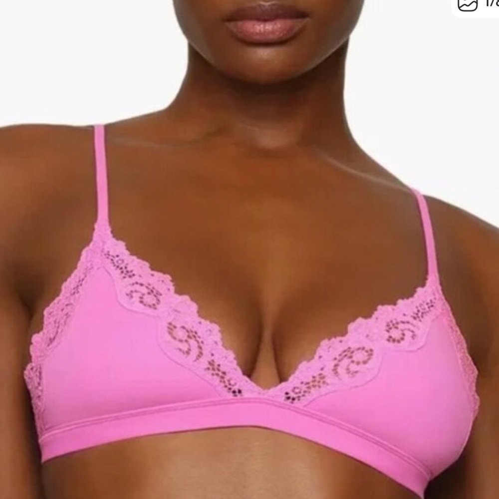 SKIMS Fits Everybody Lace Triangle Bralette Taffy XS